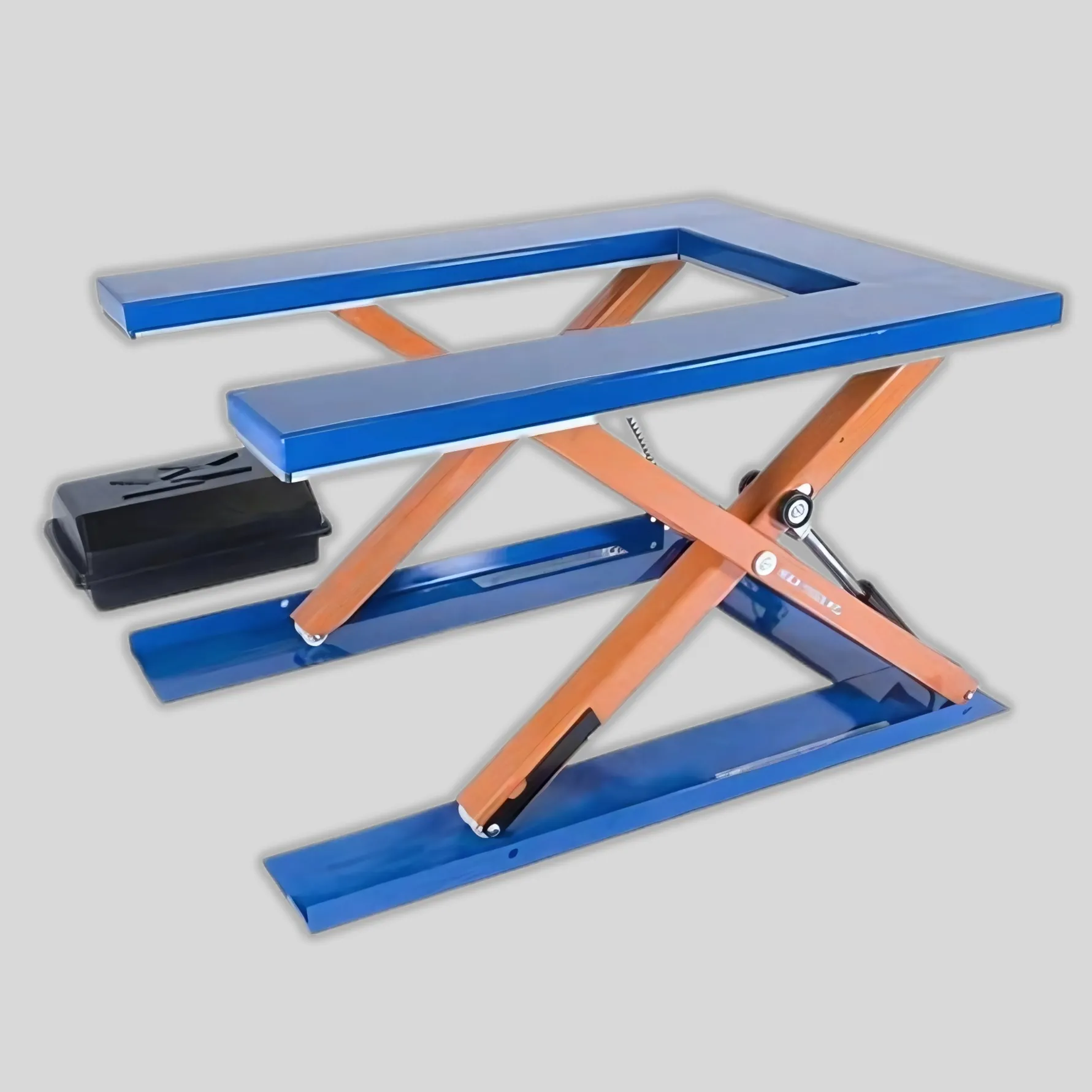 A low-bed U-shape scissor lift